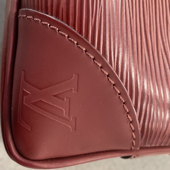 Authentic Louis Vuitton Epi satchel - Picture 11 of 16